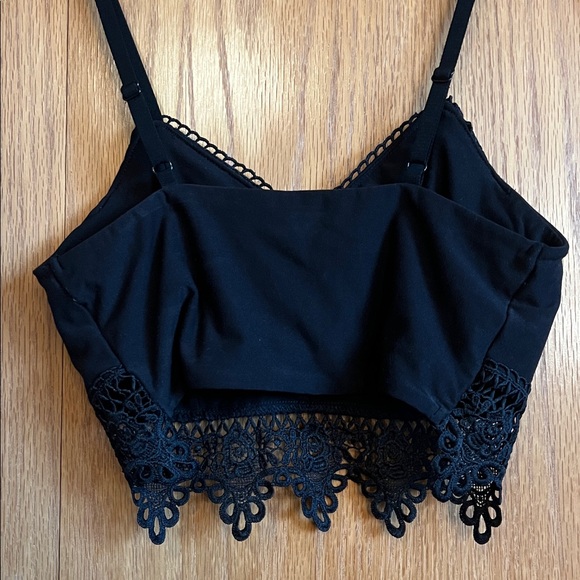 Mudd Black Crochet Detail Cropped Cami - Picture 3 of 3
